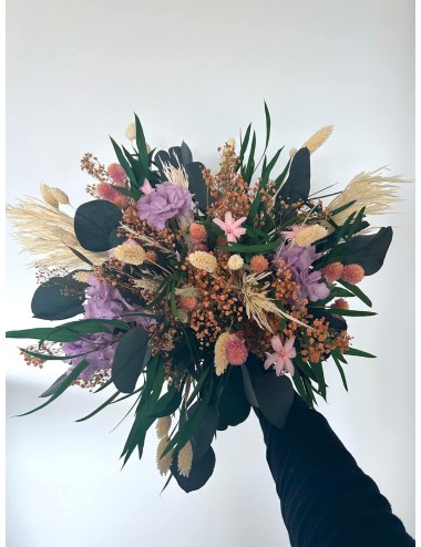 Bouquet avec fleurs violettes