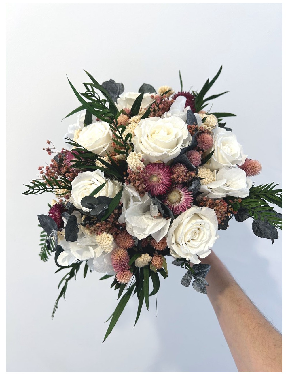 Bouquet de fleurs blanches et roses