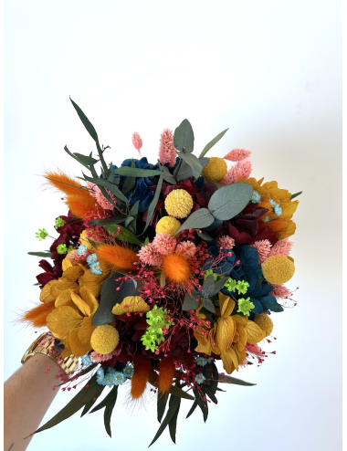 Bouquet de fleurs oranges, jaunes et rouges