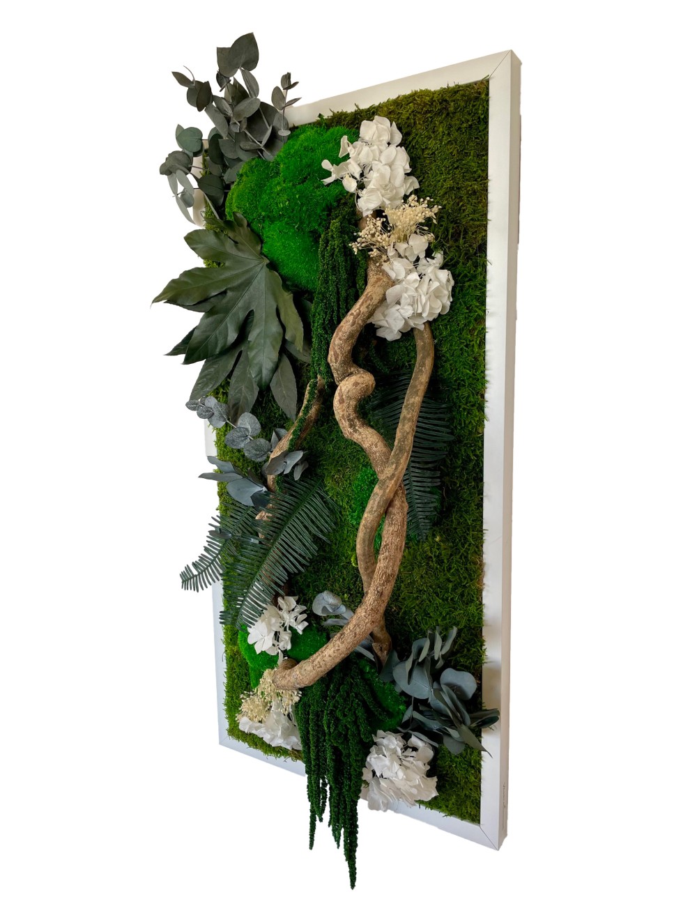 Tableau végétal avec végétaux verts et blancs et branche de bois